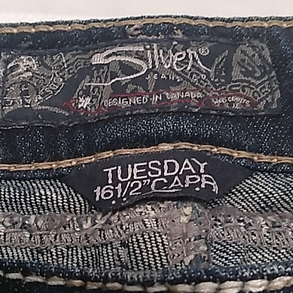 Silver Tuesday Dark Wash Capri Blue Jeans - Picture 3 of 10